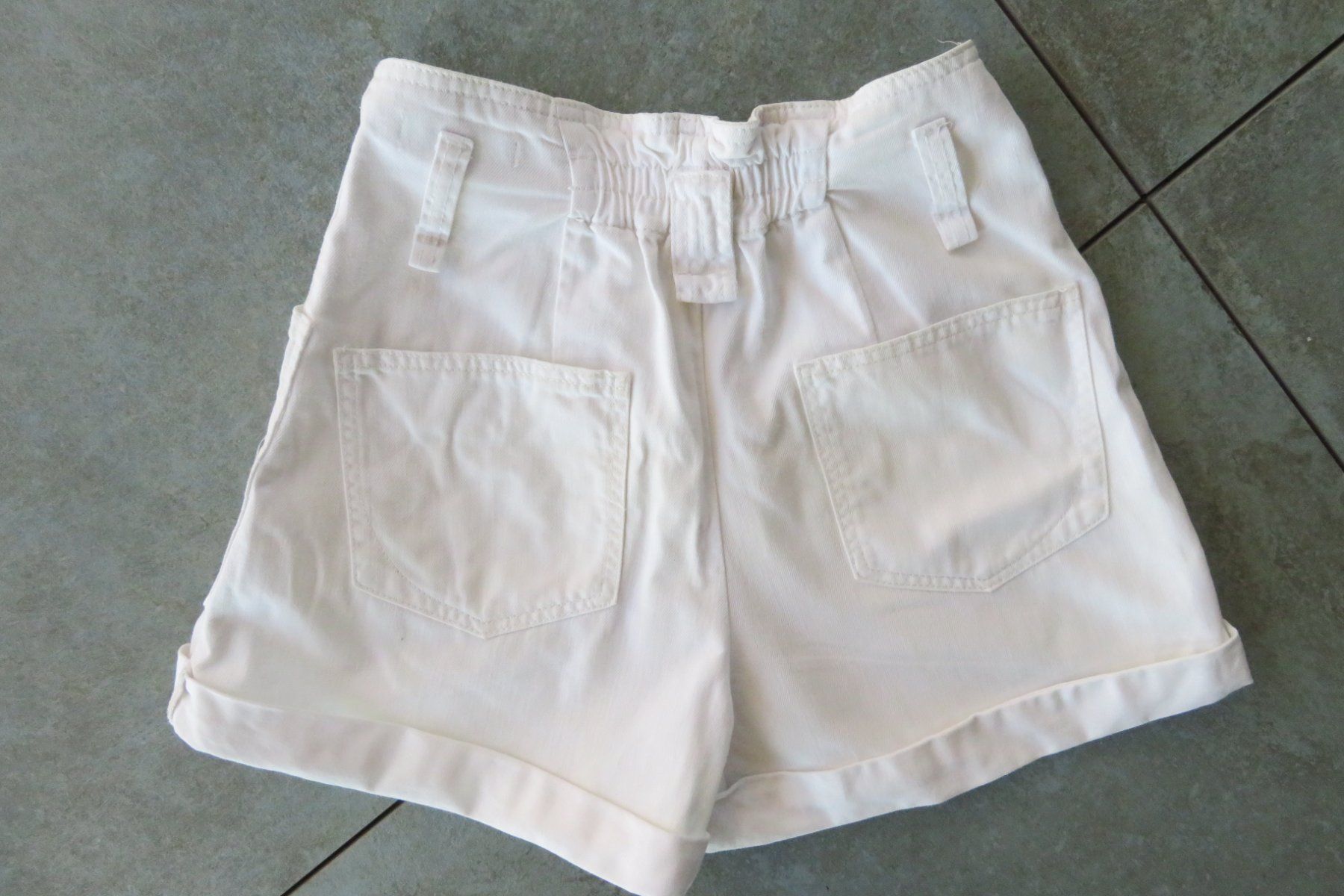 Bershka Pantaloni: Shorts Bershka  Grösse 36 – Nuovo (secondo la descrizione) da Wil ZH venduto da Tamagy 1