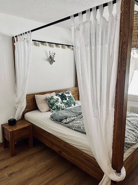 Letti: Himmelbett mit Vorhängen – Usato da Einsiedeln venduto da anafin