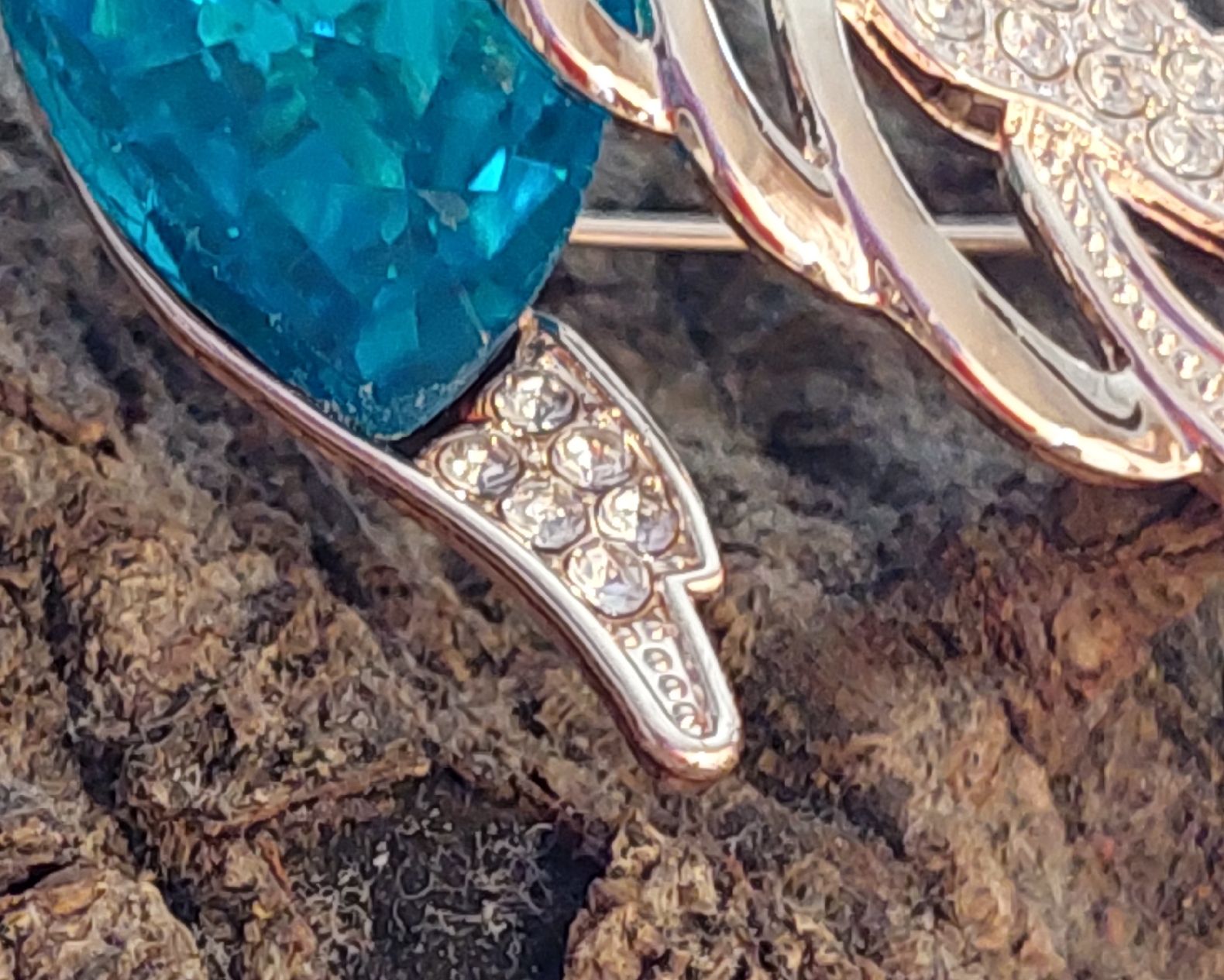 Broschen & Nadeln: Hübsche Brosche Schwan mit Strass und Stein blau – Neu (gemäss Beschreibung) aus Oberwil BL von Hunajakakku 6