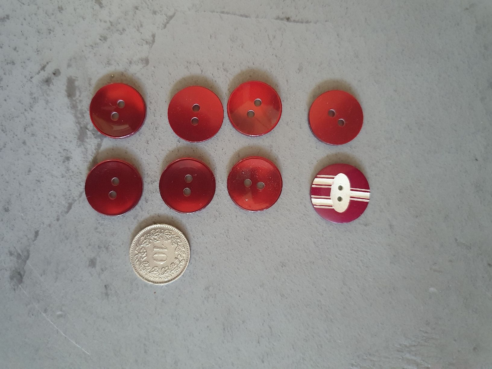 Bottoni: 8 Knöpfe, rot – Nuovo (secondo la descrizione) da Steinach venduto da Xamax18 1