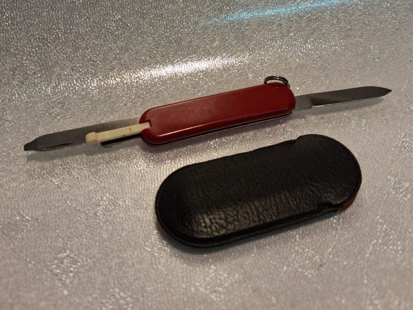 Victorinox Taschenmesser: Victorinox Sackmesser rot klein mit Etui – Gebraucht aus Winterthur von mar_jwg7 1