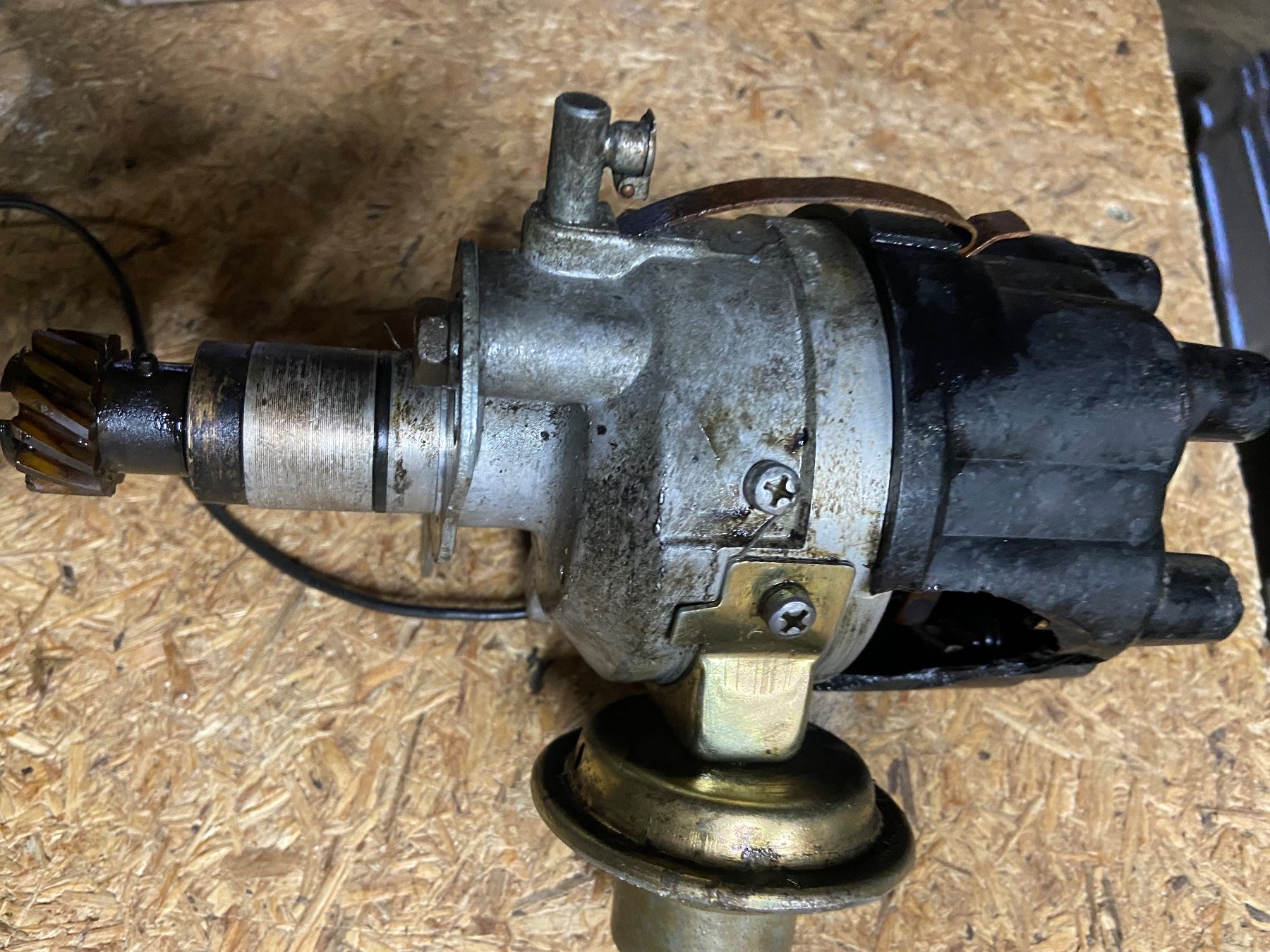 Alle Autoersatzteile: Zündverteiler Slant six motor – Gebraucht aus Krummenau von Deezley 1