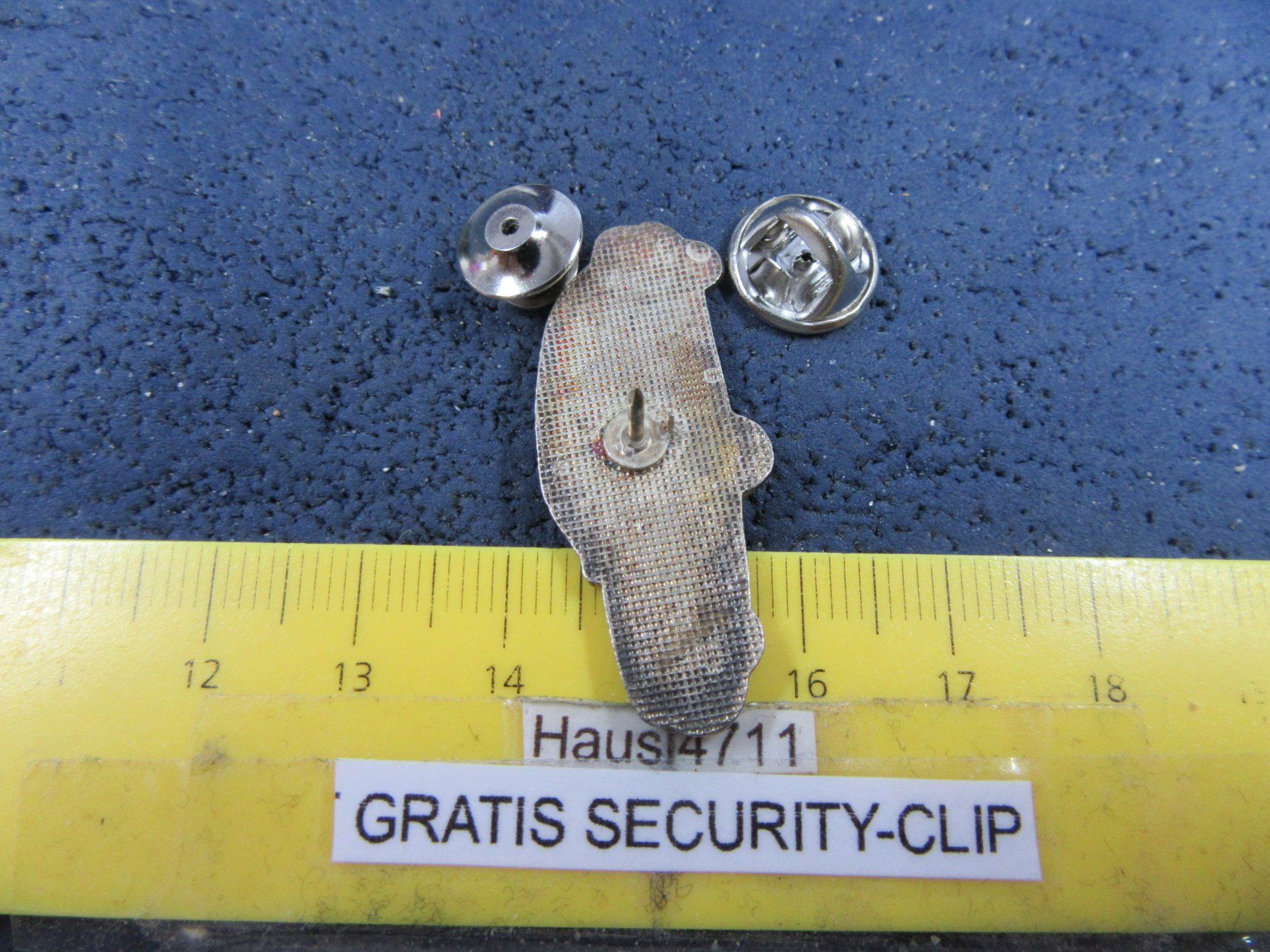 Audi Plaketten & Abzeichen: AUDI A6/8 SCHWARZ AUTO PIN GLASIERT MIT SECURITY-CLIP – Gebraucht aus Ettingen von Hausi4711 2