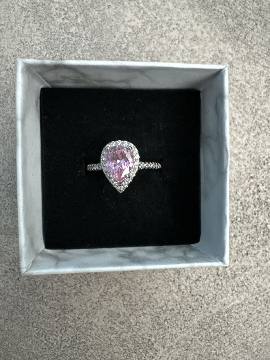 Bagues: Ring mit rosa Stein und Zirkonia mit Box – Neuf (Voir description) à Dietikon par vithya88 1