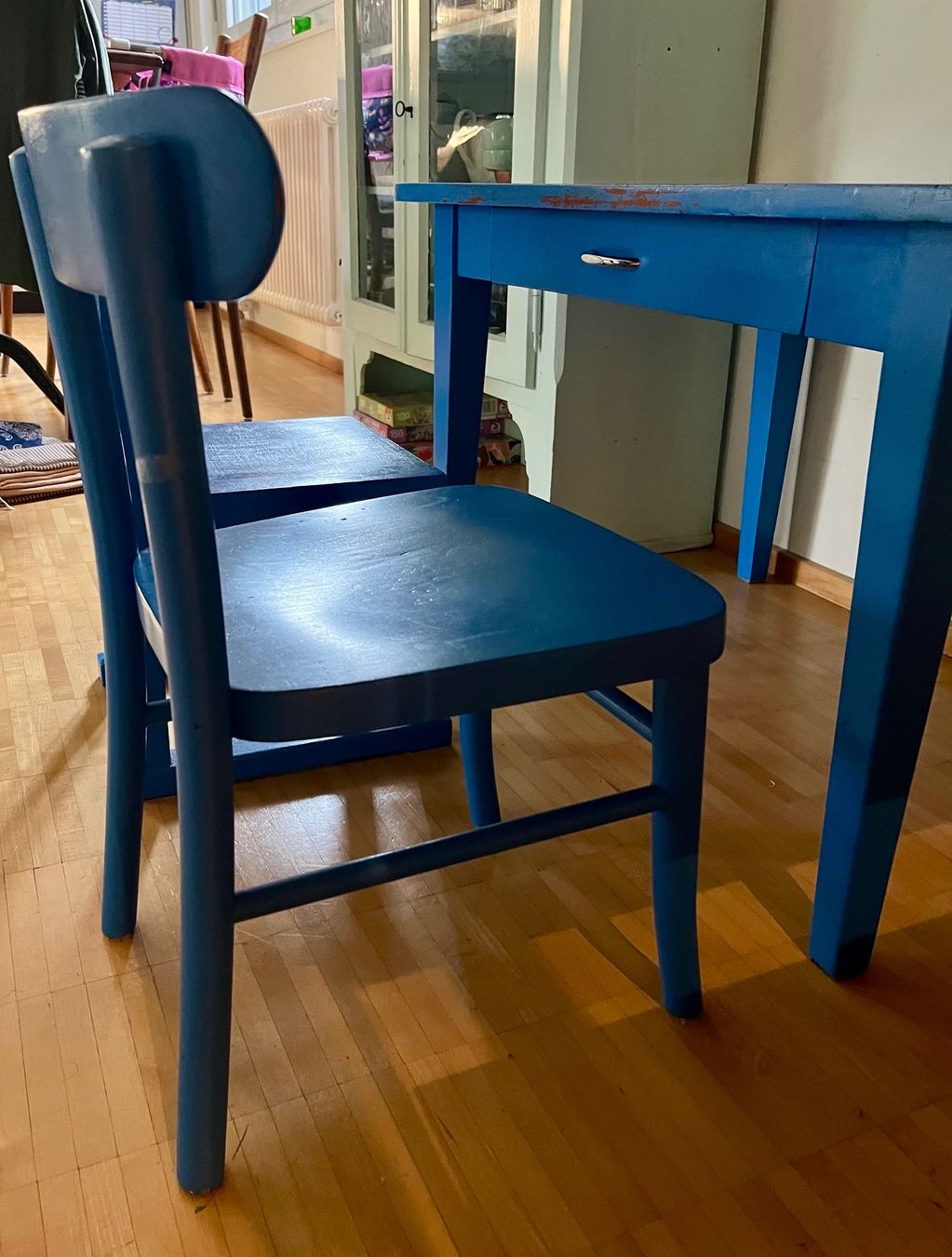 Set di tavolo e panche: Kindertisch mit 2 Stühlen – Usato da Zürich venduto da breisch 3