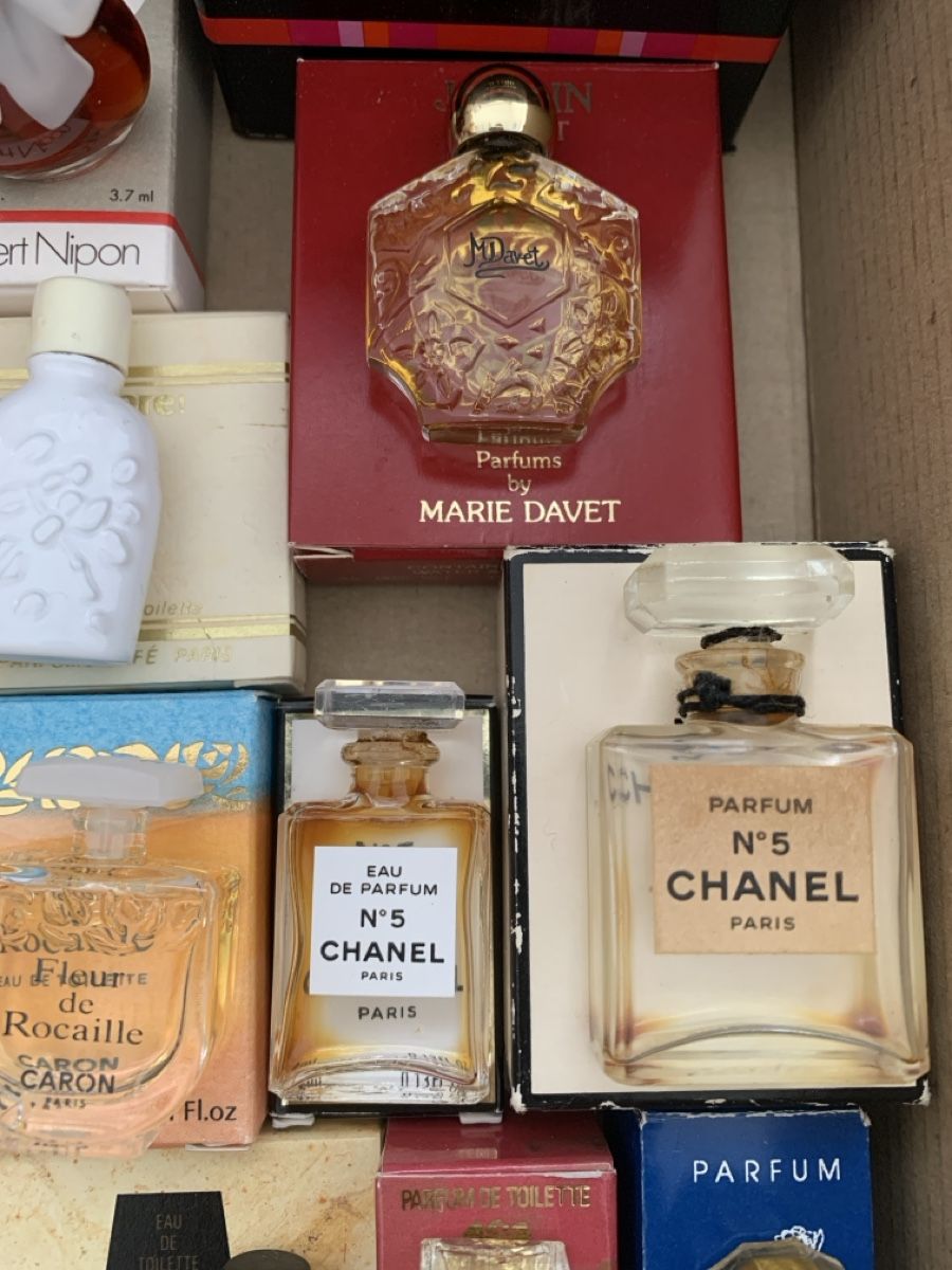 Parfum & Eau de Toilette: Über 40 Parfum miniaturen – Gebraucht aus Hochdorf von Blume007 3