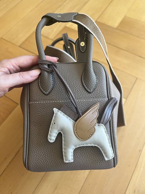 Borse da donna: Ledertasche Tuscan's Firenze mit Pegasus-Anhänger – Usato da Schaffhausen venduto da blu_69kx 2