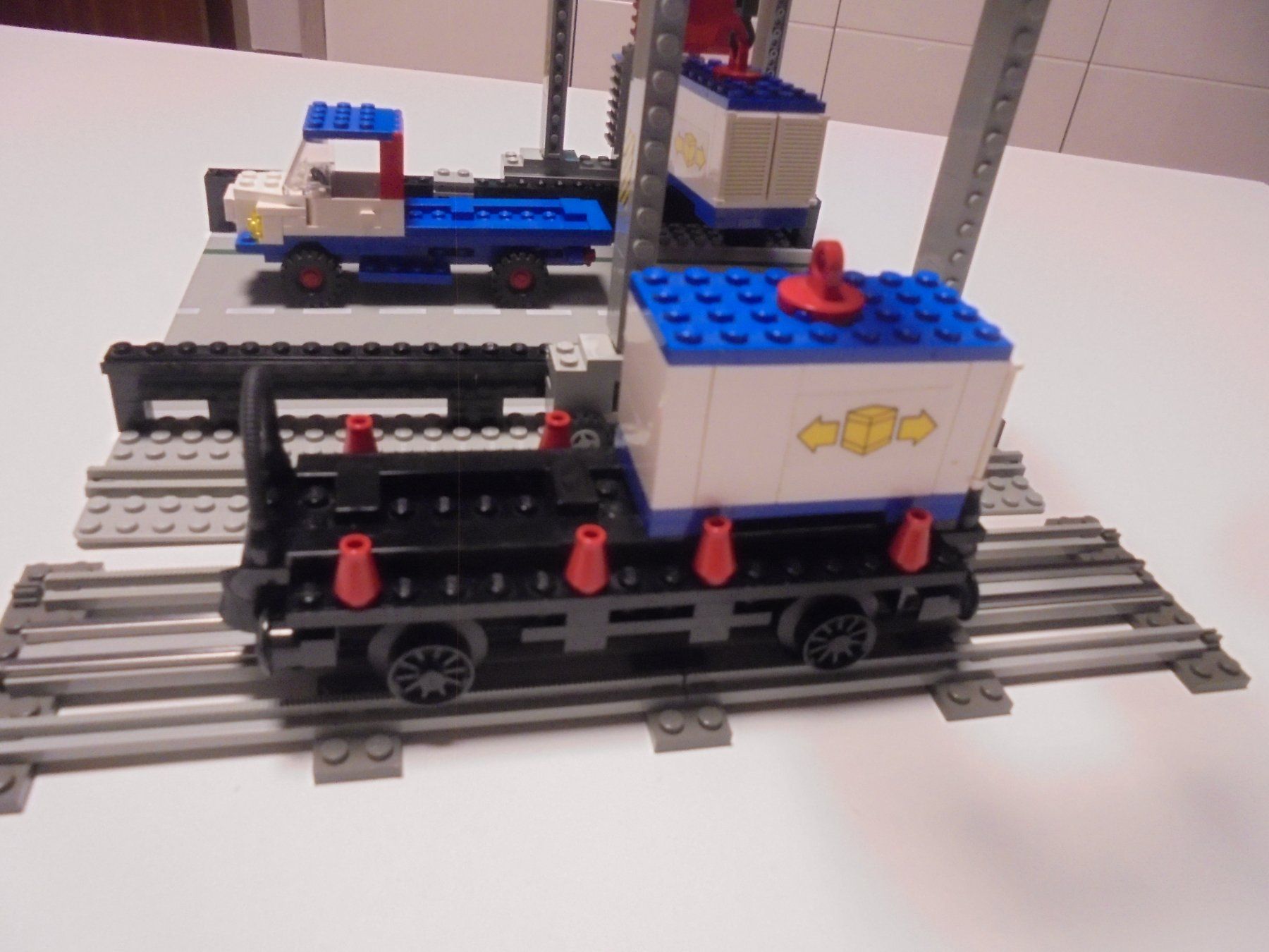 Lego Giocattoli: LEGO - EISENBAHN - CONTAINER - VERLADE - STATION - 12 VOLT – Usato da Gelterkinden venduto da ajdt4 1
