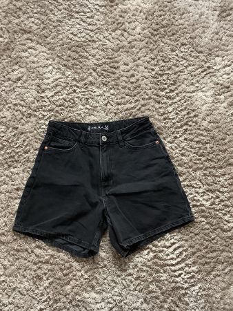 Schwarze Jeansshorts Gr. 36 Sommerhose Shorts - Top Zustand!