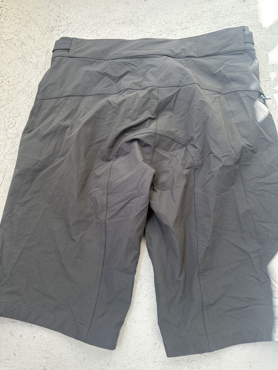 Sherpa Pantaloni: Sherpa Arun Hr Bikeshort, dunkelbraun, S – Nuovo e nell'imballaggio originale da Neuchatel venduto da feta_ze 1