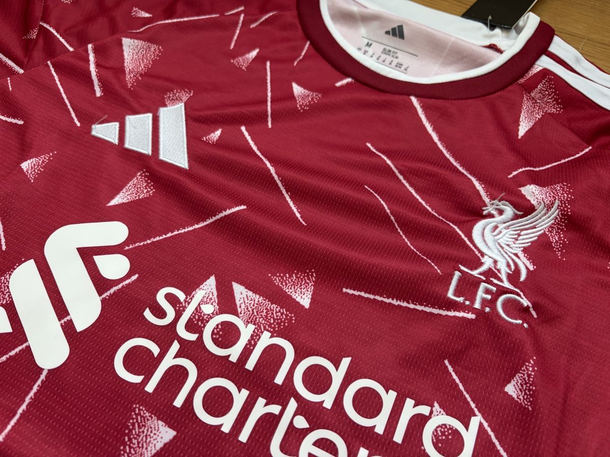 Liverpool Fc Canottiere & Pantaloni: Liverpool 26-27 trikot – Nuovo (secondo la descrizione) da Zollikerberg venduto da dcapshop 2