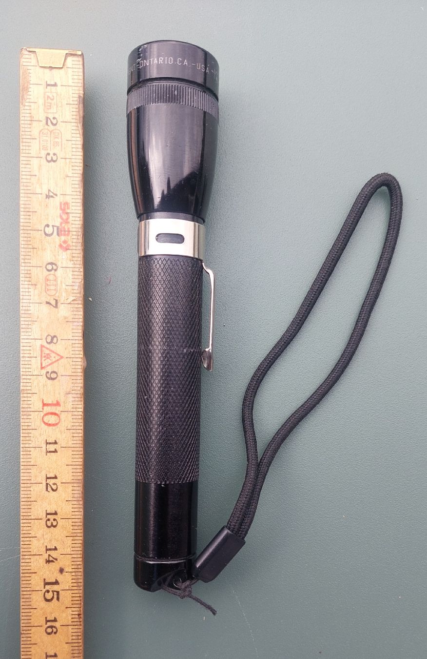 Lampade: Mini Maglight USA, 15cm lang – Usato da Zürich venduto da Cortin 3