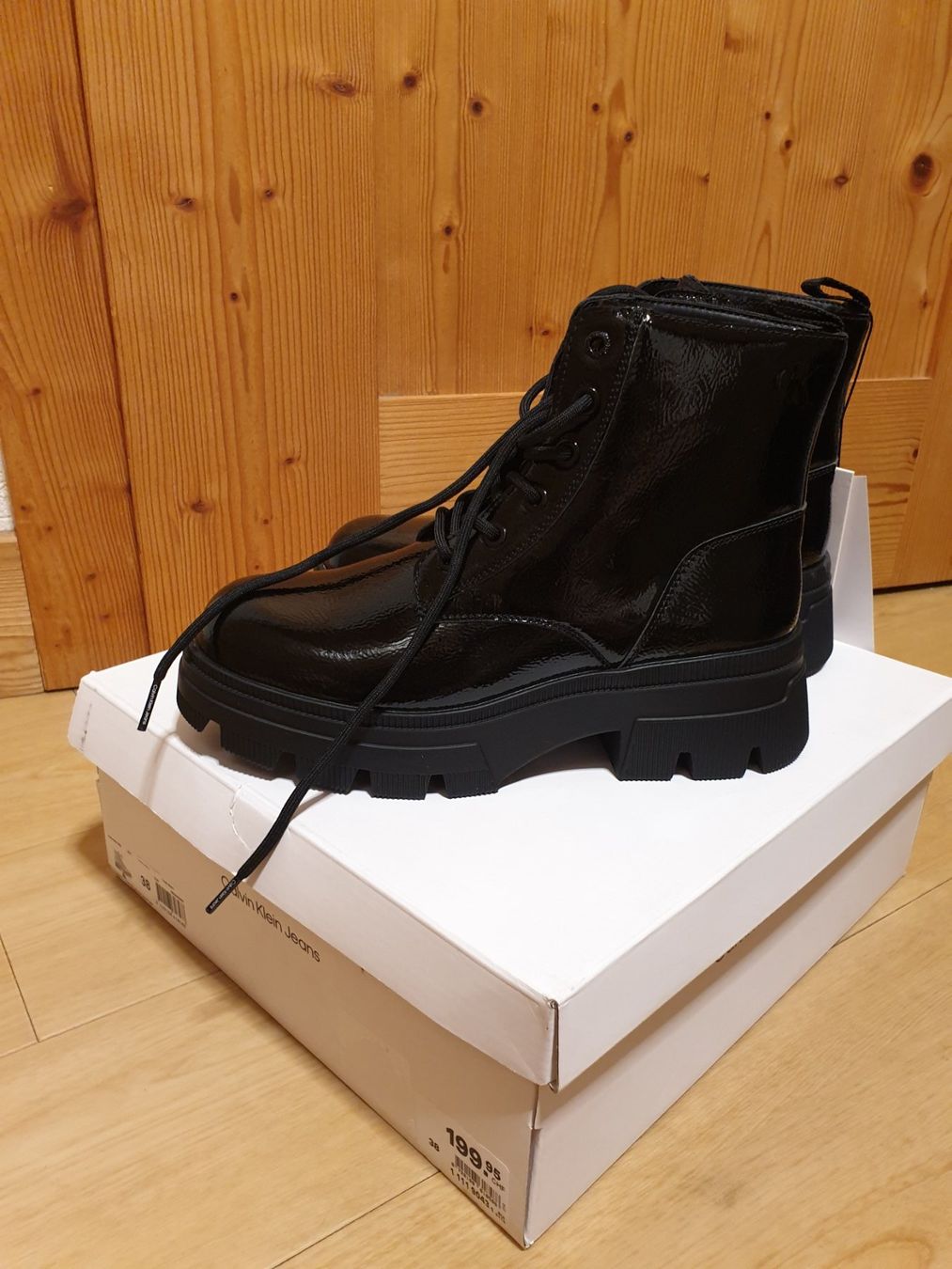 Calvin Klein Scarpe da donna: Calvin Klein Chunky Combat Boot Gr. 38 Botte d'hiver – Nuovo (secondo la descrizione) da Val D Illiez venduto da SnowRoof