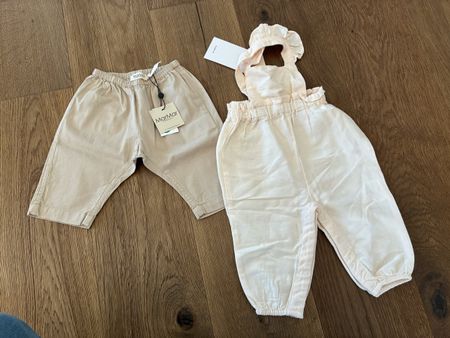 2 hochwertige Hosen für das Baby Größe 62