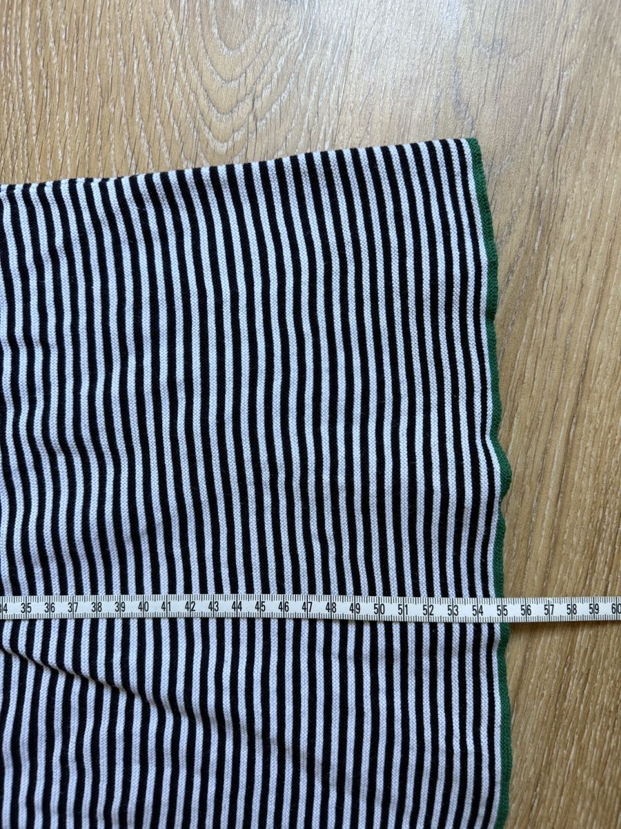 T-Shirts: T-shirt maille noir/blanc rayé Cortefiel, t.S/36 – Gebraucht aus Tavannes von Thriftshop 4