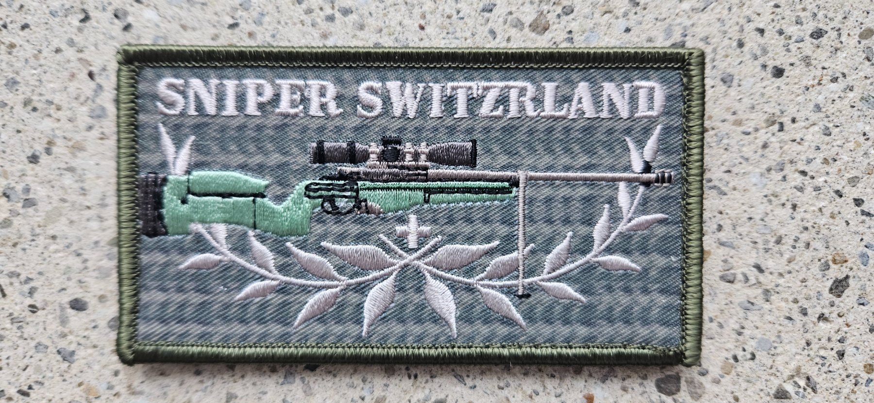 Schweizer Armee Plaketten & Abzeichen: *** Badge Scharfschütze  Schweiz mit klett *** – Neu und originalverpackt aus Riedholz von fr_sIruP