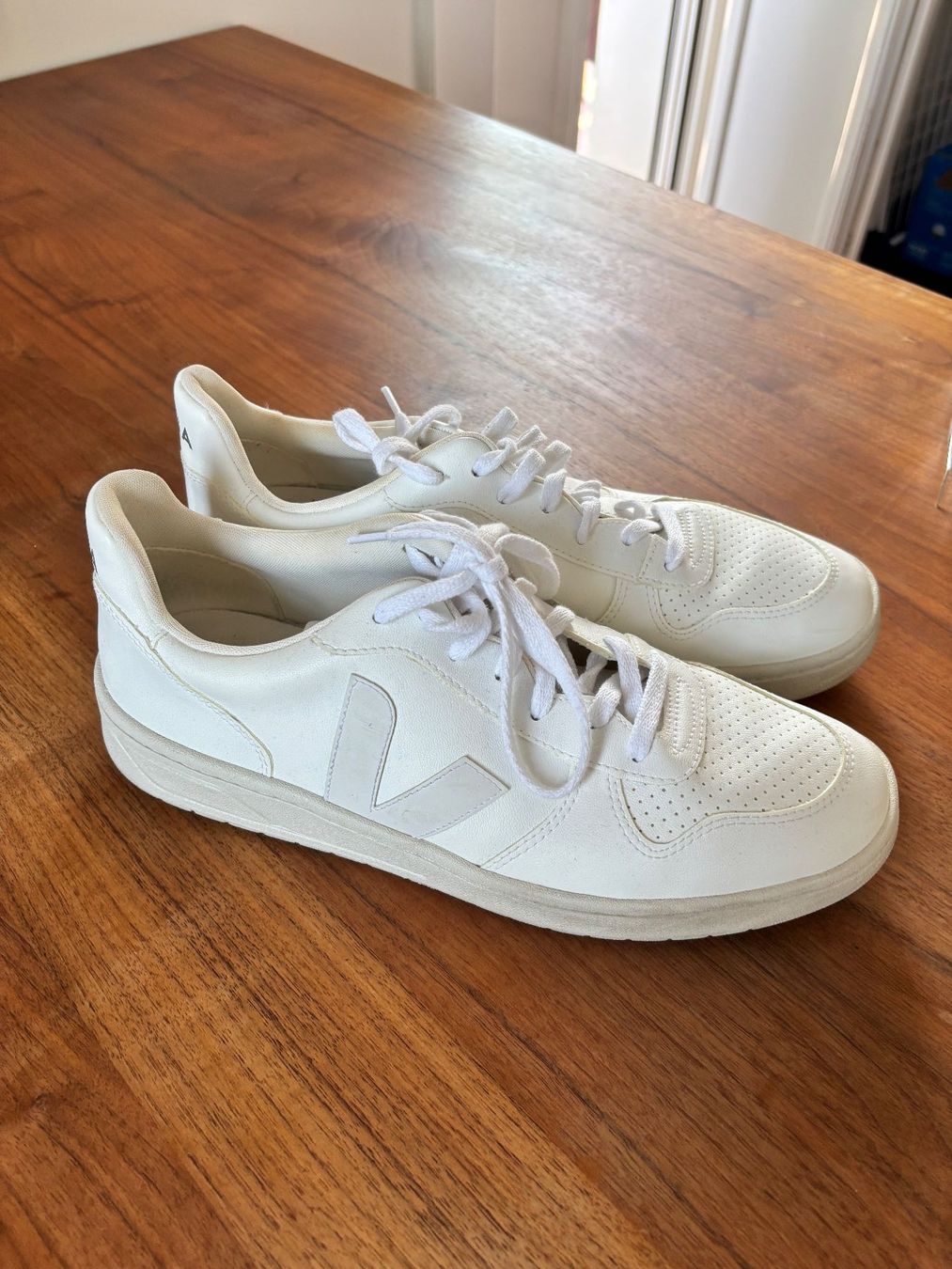Veja Scarpe da uomo: Veja V10 - Gr. 46 - weisser Sneaker – Usato da Nidau venduto da kingmigae 1