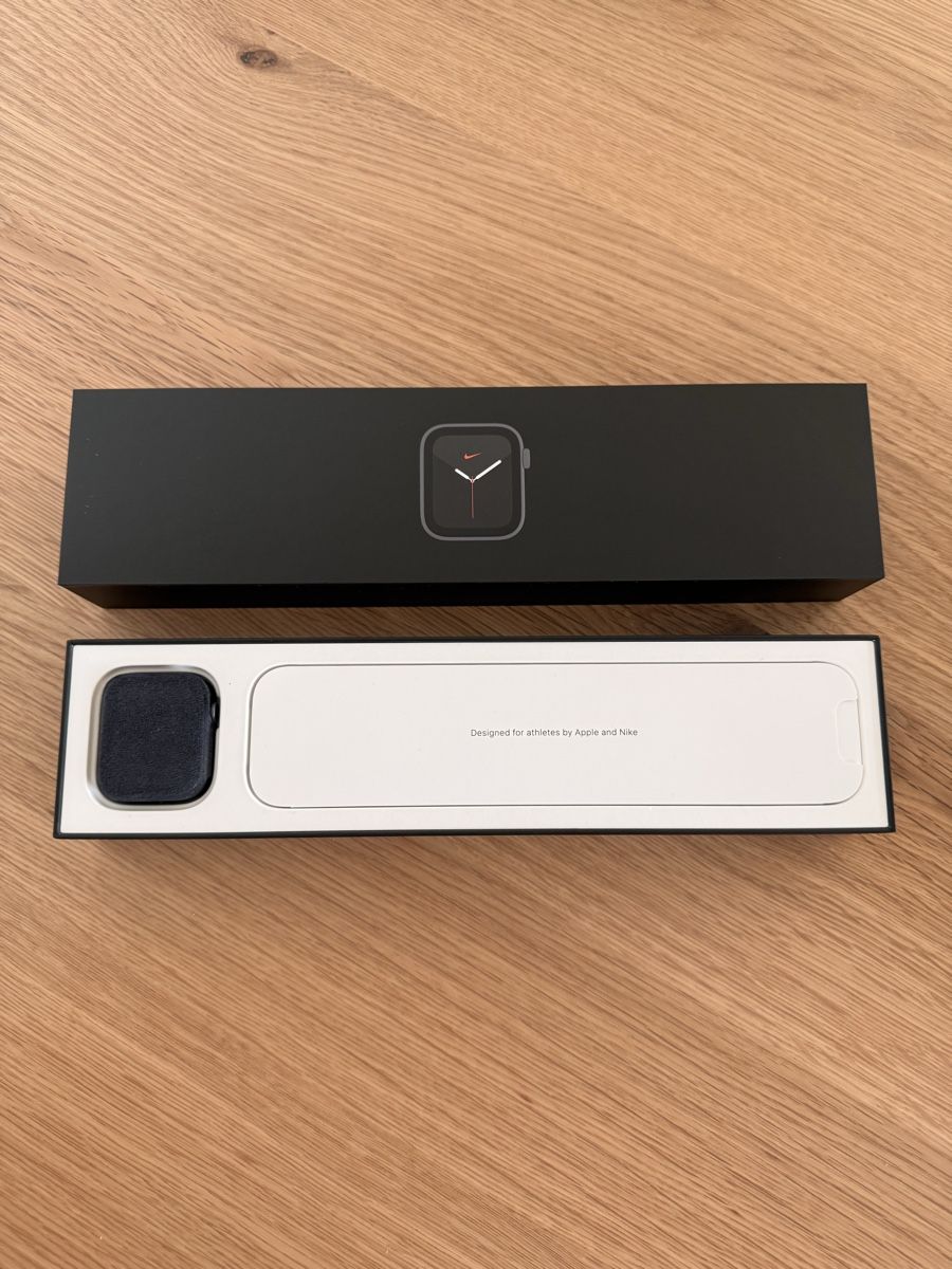 Apple Smartwatch: Apple Watch Series 5 Nike Edition 44 mm  – Nuovo (secondo la descrizione) da Cham venduto da Z1999 3