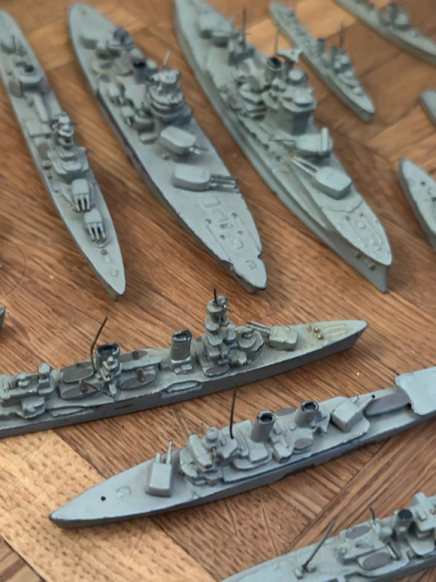 Wiking Modellbausätze & Standmodelle: 50+ Schiffsmodelle Konvolut WIKING, Passagierschiffe & Krieg – Gebraucht aus Zürich von cla_sgm7 5