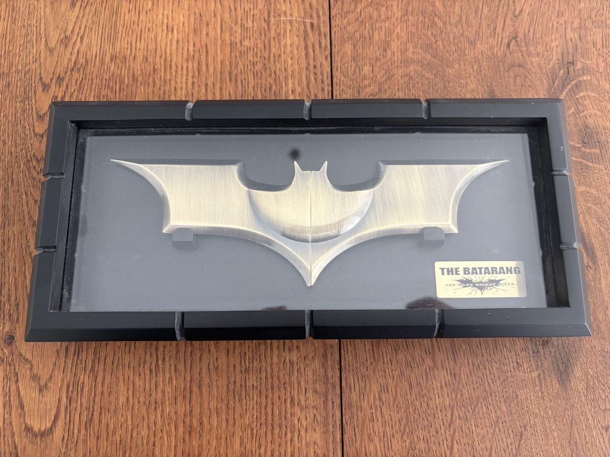Figuren: Batman Batarang – Gebraucht aus Laufen von WriteTheStreets