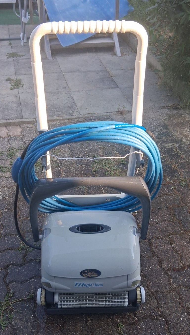 Dolphin Accessoires de piscine: Robot de piscine MAGIC DOLPHIN – D'occasion à Estavayer-le-Lac par nmass
