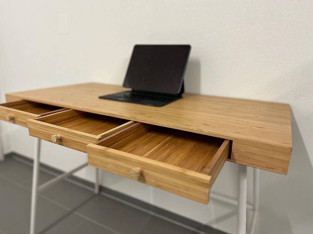 Schreibtische: Schreibtisch Bambus – Gebraucht aus Sissach von ruppi11 2