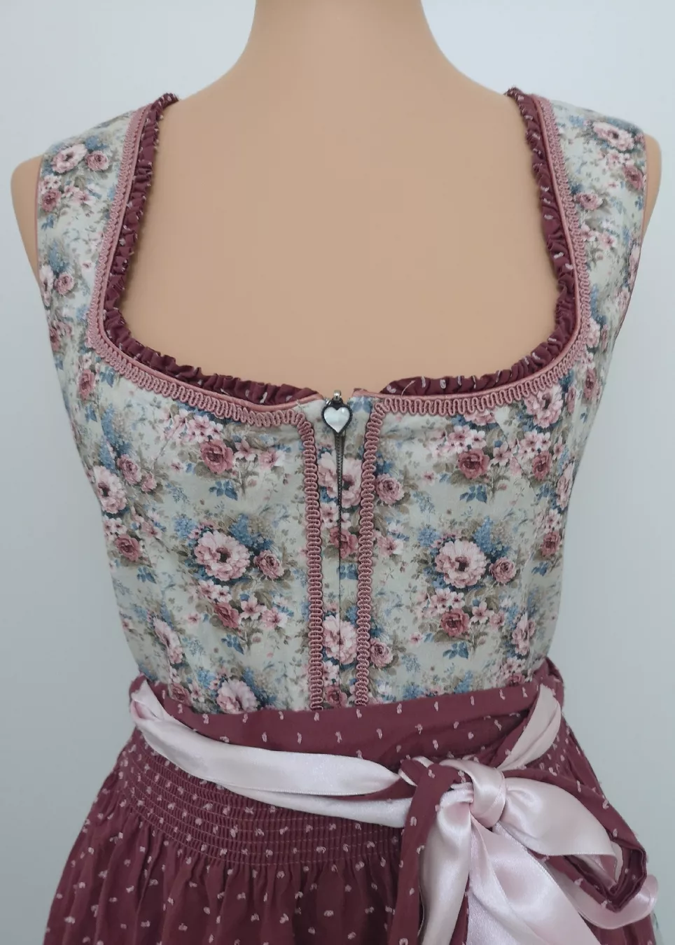 Vestiti: Alpenfee Dirndl Gr. 40 / 42 – Usato da Niederbipp venduto da kevintifu20 2