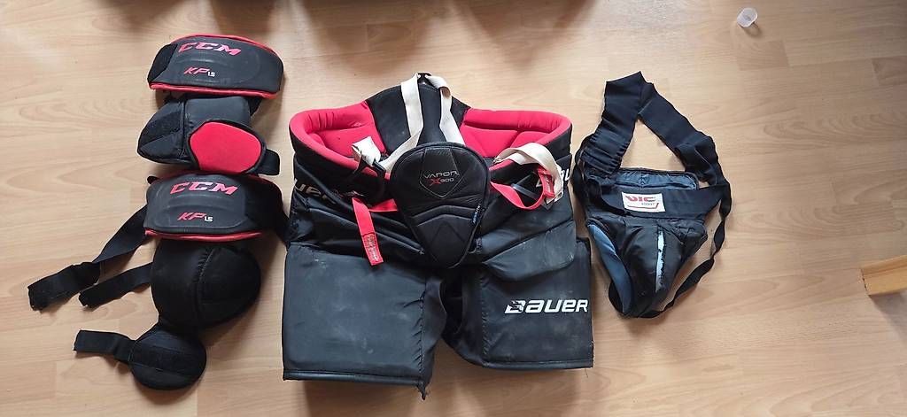 Schutz & Schoner: Equipement complet gardien hockey – Gebraucht aus La Chaux-du-Milieu von T.Favre 3