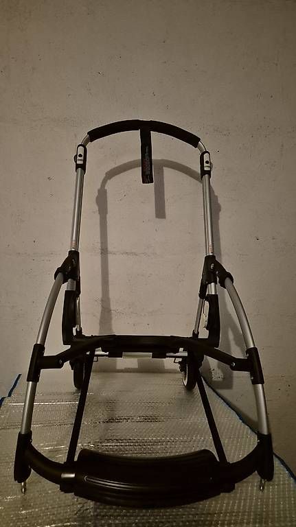 Kinderwagen: Bugaboo Bee Gestell (Neu) silber – Gebraucht aus Winterthur von Happy-Baby 1