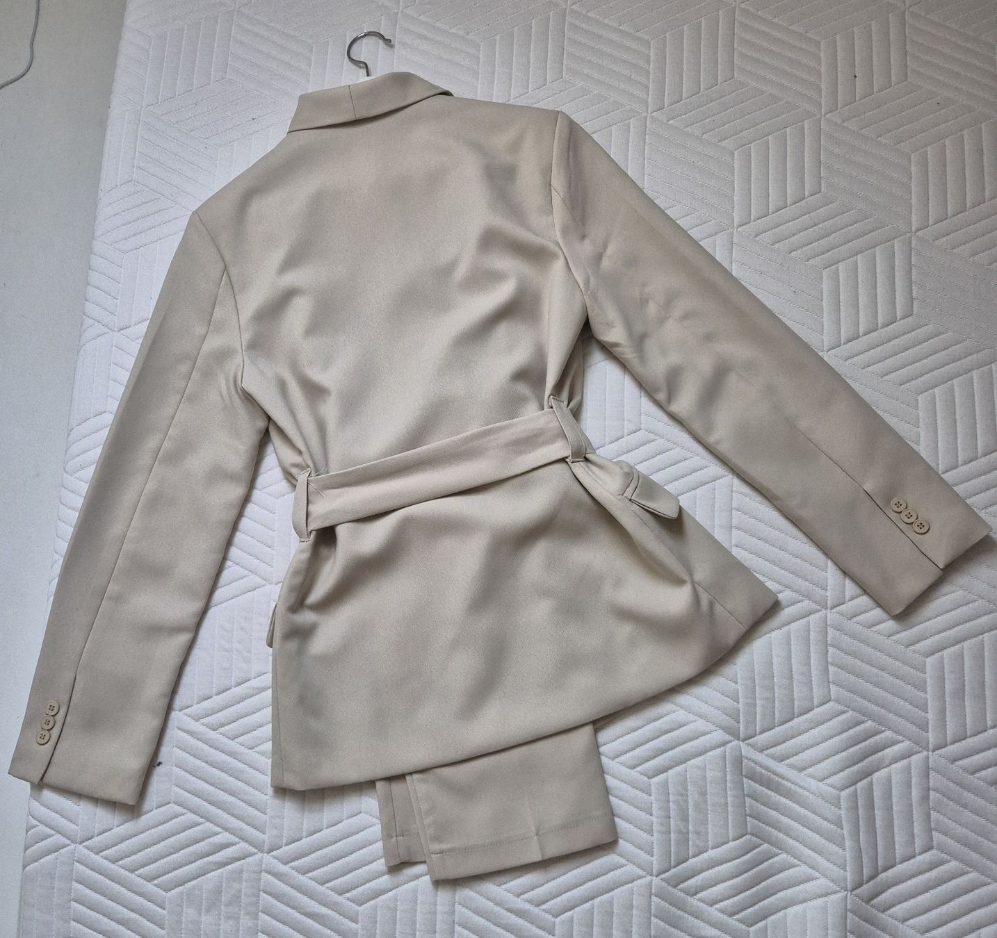 Completi & Tailleur: Legacy Studios Anzug, Beige, Gr. S, Top Zustand! – Nuovo (secondo la descrizione) da Kreuzlingen venduto da sko_9v6b 1