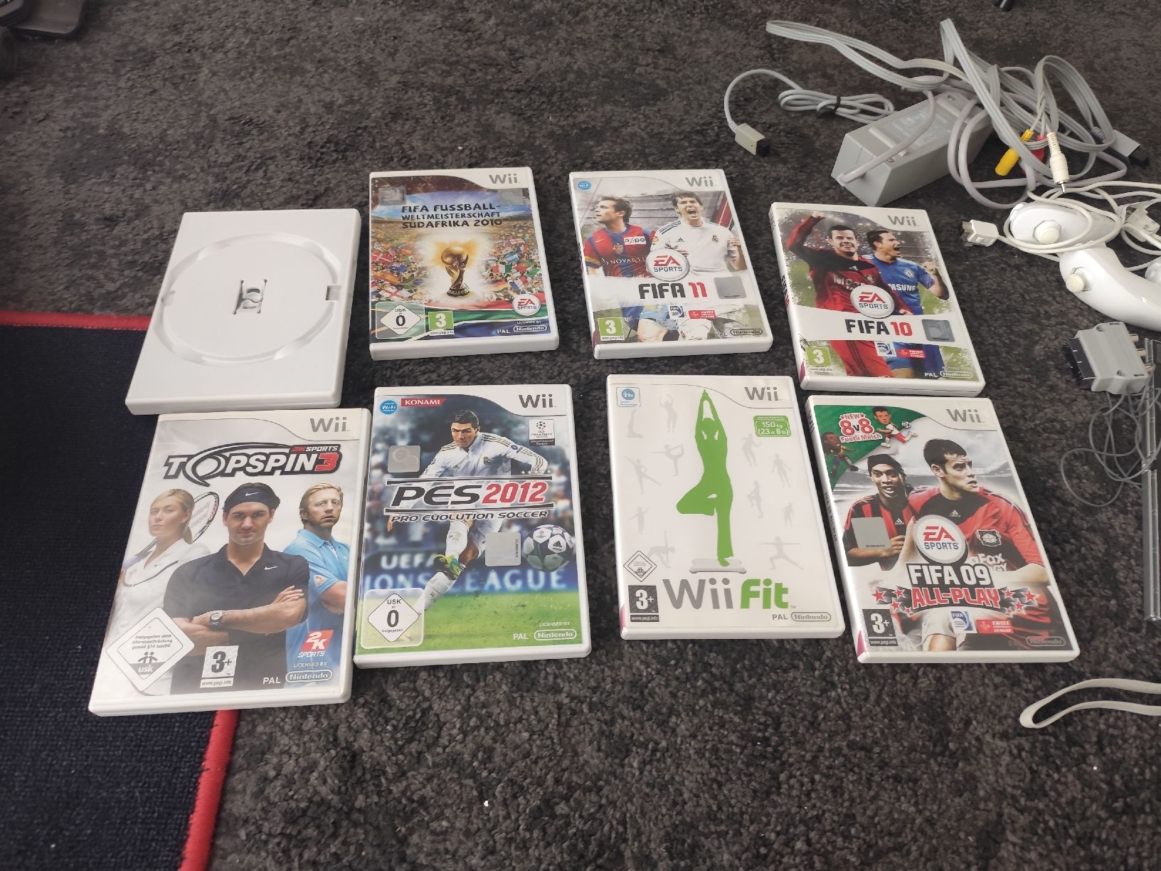 Nintendo Consoles: Nintendo Wii , mit 8 Spielen, 3 Controller – D'occasion à Einigen par KienYpsilon 1