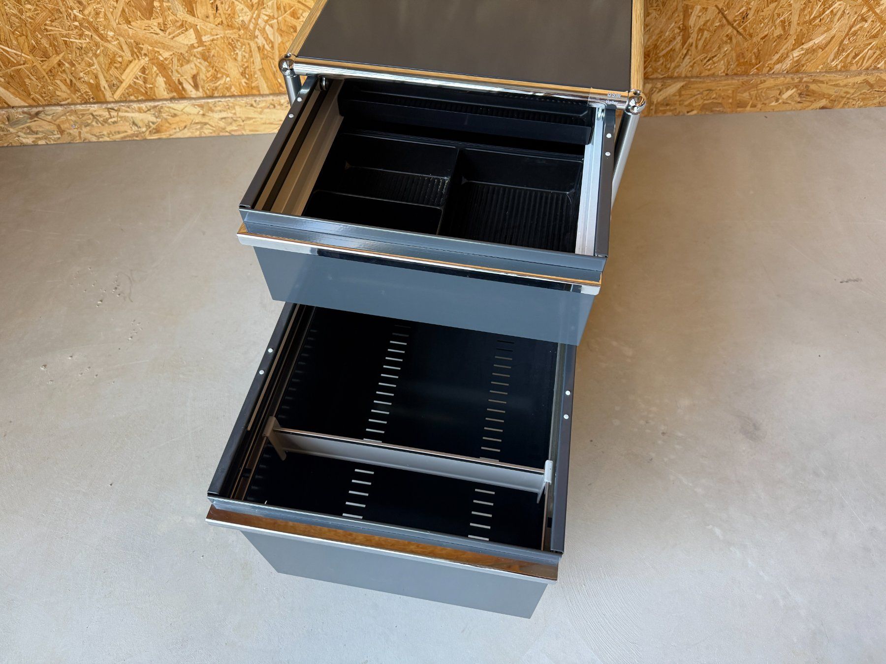 USM Korpus: USM Haller Rollcontainer / Bürocontainer Anthrazitgrau – Gebraucht aus Ramsen von Studio82 6