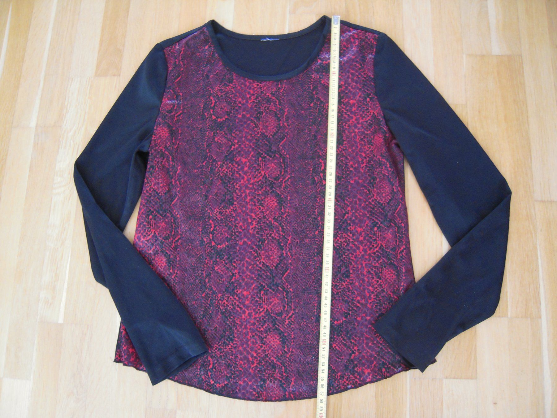 T-shirt: Rot/schwarzes Shirt Gr S – Nuovo (secondo la descrizione) da Uzwil venduto da visions77