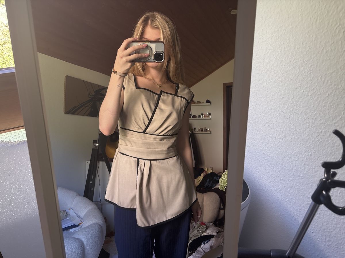 Shein Lotti di vestiti: Top Beige Schwarz – Nuovo (secondo la descrizione) da Münchenstein venduto da ali_ff75