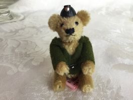 Kleiner handgefertigter Teddy