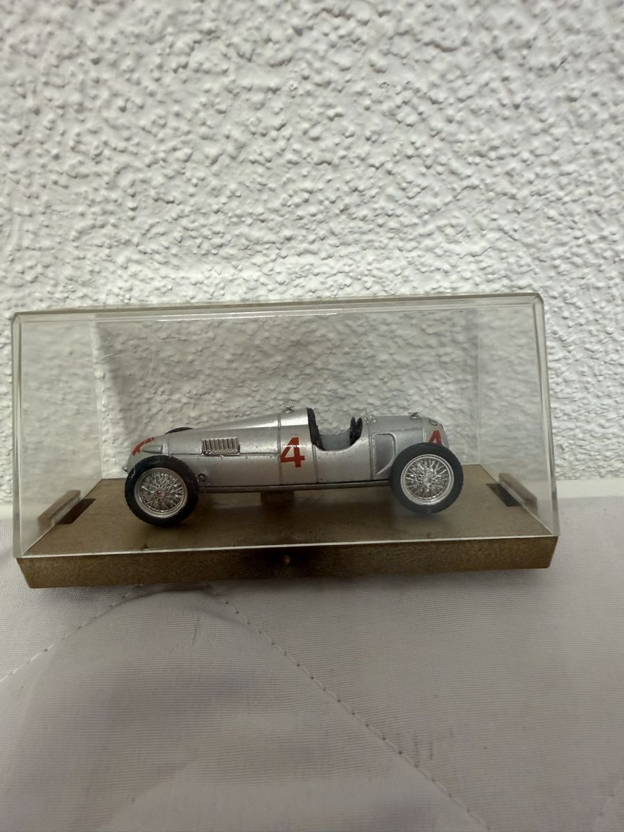 Jouets: Sammlung klassischer Autos – D'occasion à Niederwangen BE par KBL85 5