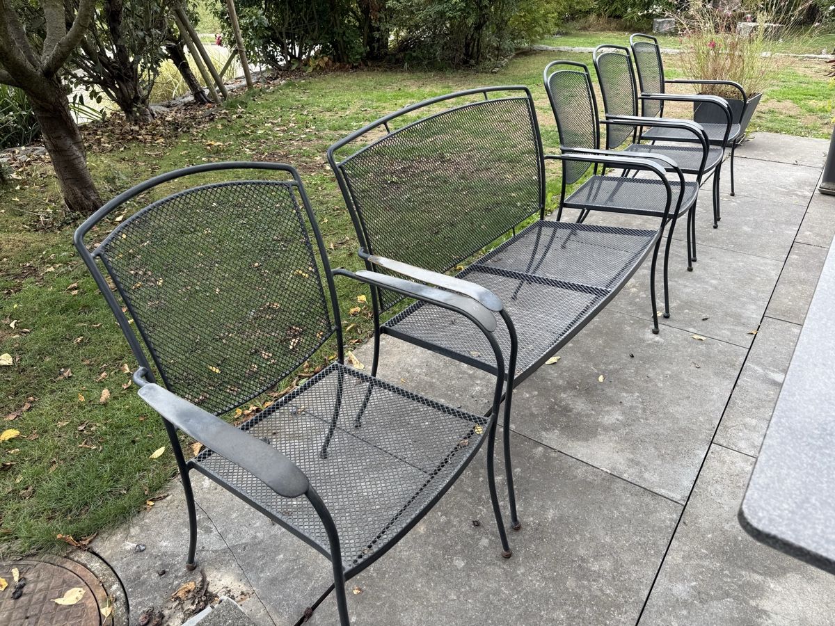 Hunn Sedie: 4 Gartenstühle mit 2-er Sitzbank – Usato da Wiesendangen venduto da Fastwi