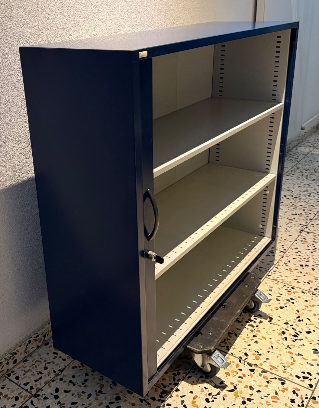 Armadi: Aktenschrank Blau – Usato da Ebikon venduto da Soundbooth 6