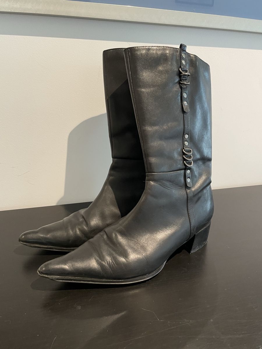 Damenschuhe: Spitzige Stiefel – Gebraucht aus Zofingen von silbosja