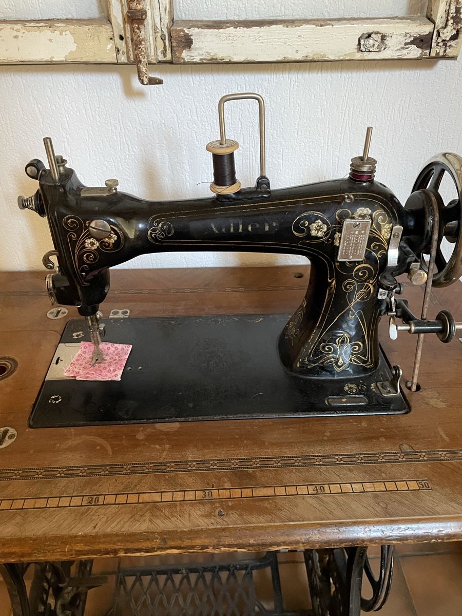 Adler Macchine da cucire: Antike Adler Nähmaschine, ca. 1920 – Usato da Escholzmatt venduto da BiLi55 1