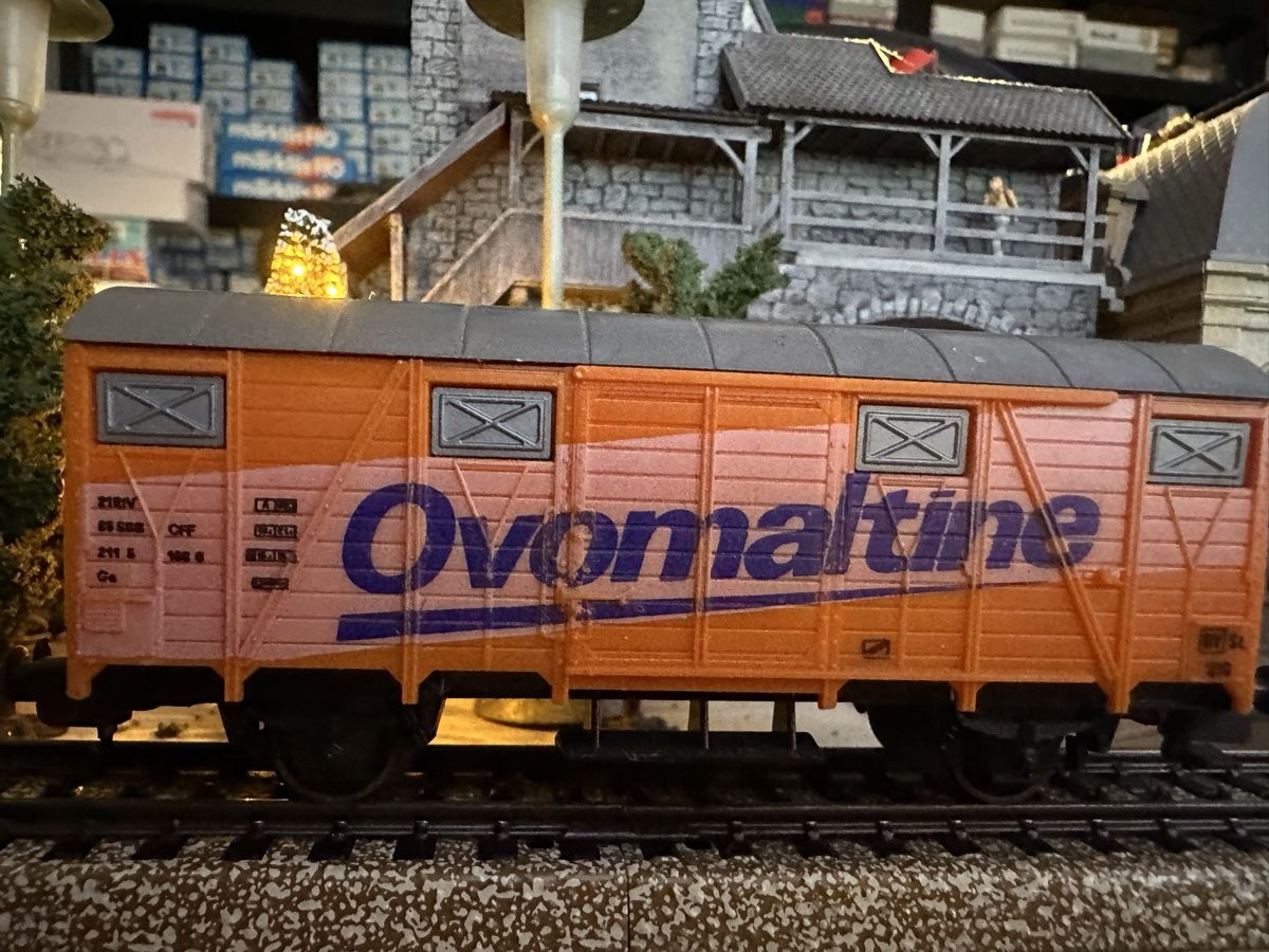 Lima Modellini di ferrovie: Lima Ovomaltine SBB Güterwagen – Usato da Lupsingen venduto da New-Haven 1