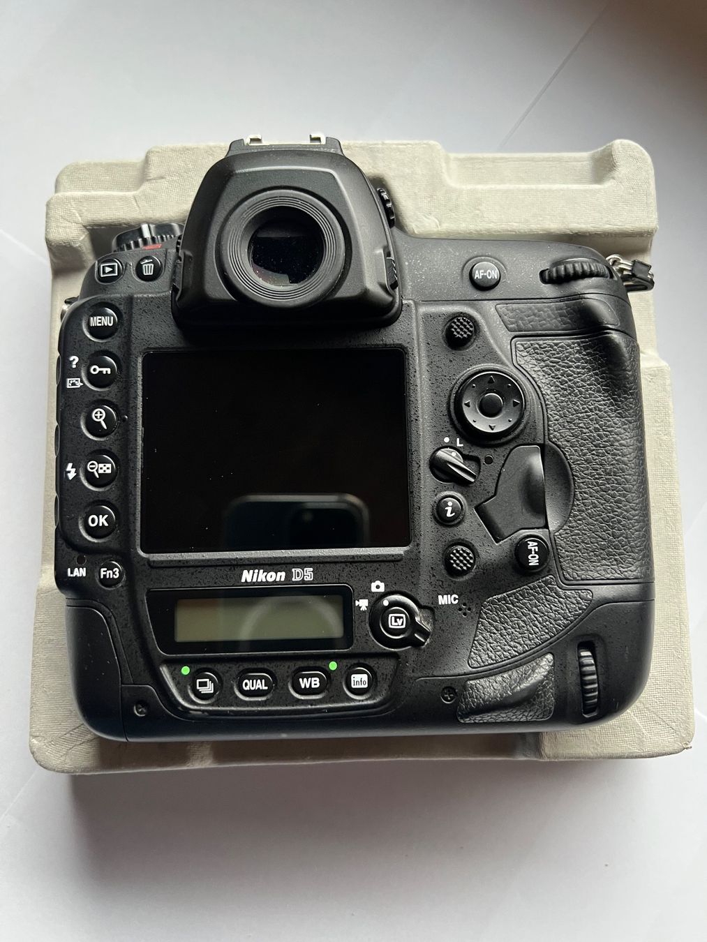Nikon Fotocamera: NIKON   d5   +   Accessoires – Usato da Epagny venduto da gen_9jk6 3