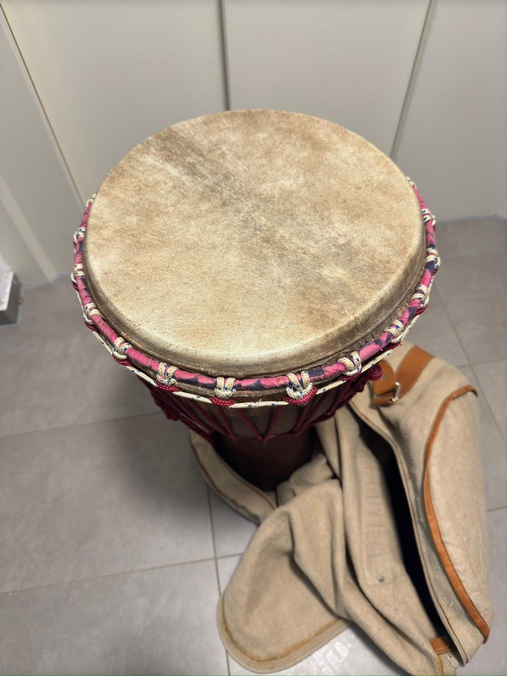Musikinstrumente: Djembé avec sac de transport, occasion – Gebraucht aus Villars-Tiercelin von OliBanu 1