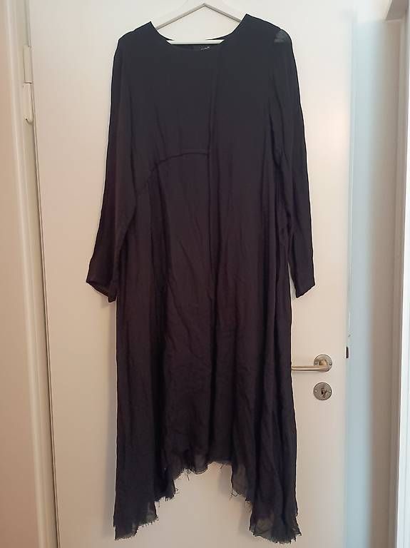 Kleider: Asymmetrisches Kleid von Studio B3 mit Wolle – Gebraucht aus Zürich von Melianea
