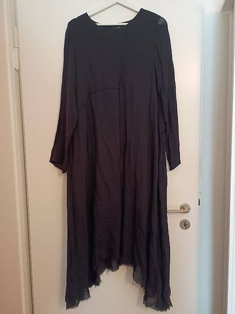 Asymmetrisches Kleid von Studio B3 mit Wolle