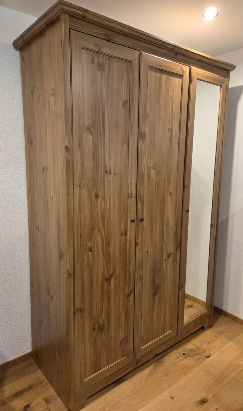 Ikea Armadi: Kinderkleiderschrank – Usato da Fraubrunnen venduto da amaree313