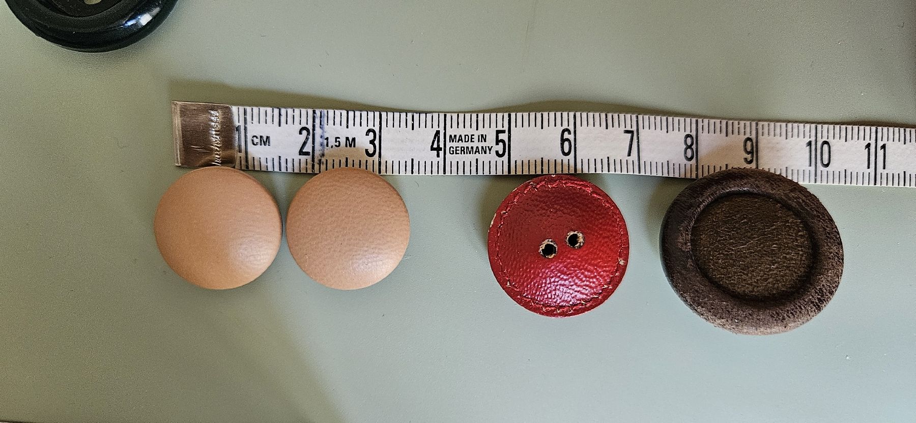 Bottoni: lot 24 boutons divers – Usato da Carouge GE venduto da Lea000 2