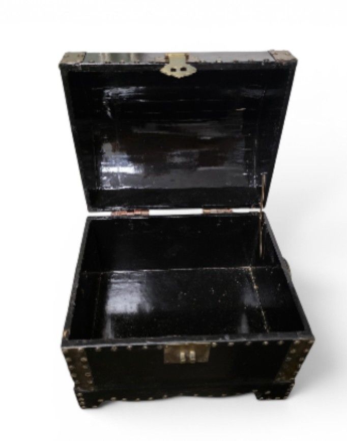 Coffres: coffret tres ancien – D'occasion à Vernier par 19pigments 1