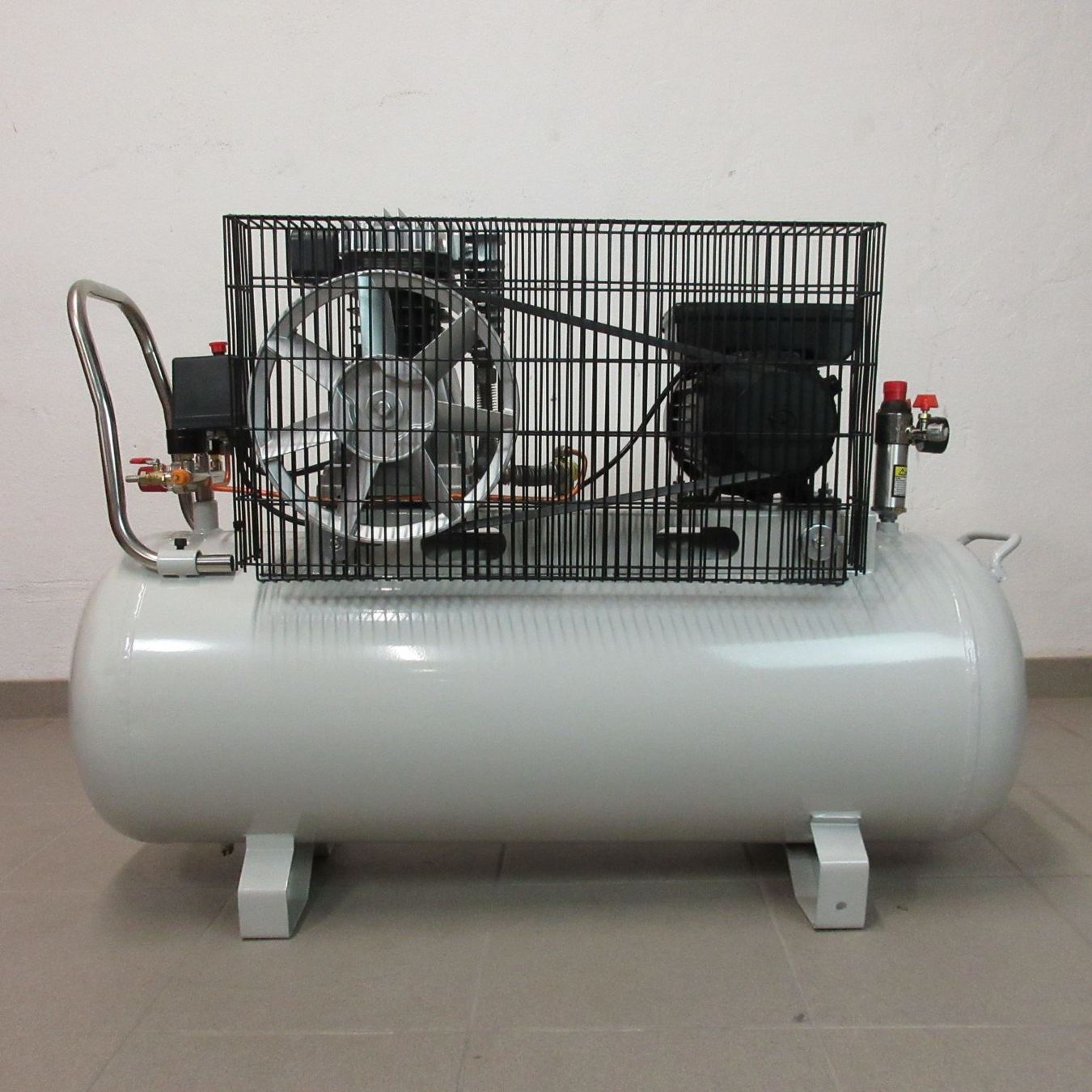 Compressori: Schott Druckluft Kompressor 100l  2200W Druckluftkompressor – Nuovo (secondo la descrizione) da Baar venduto da Werkzeugzentrum 1