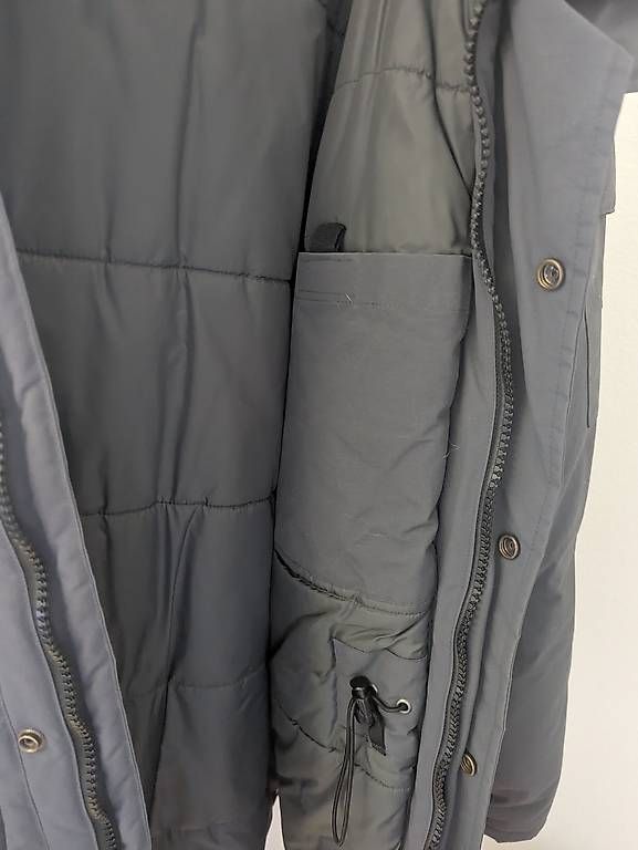 Cappotti: Parka Carhartt taille L – Usato da lausanne venduto da nicolausanne 1